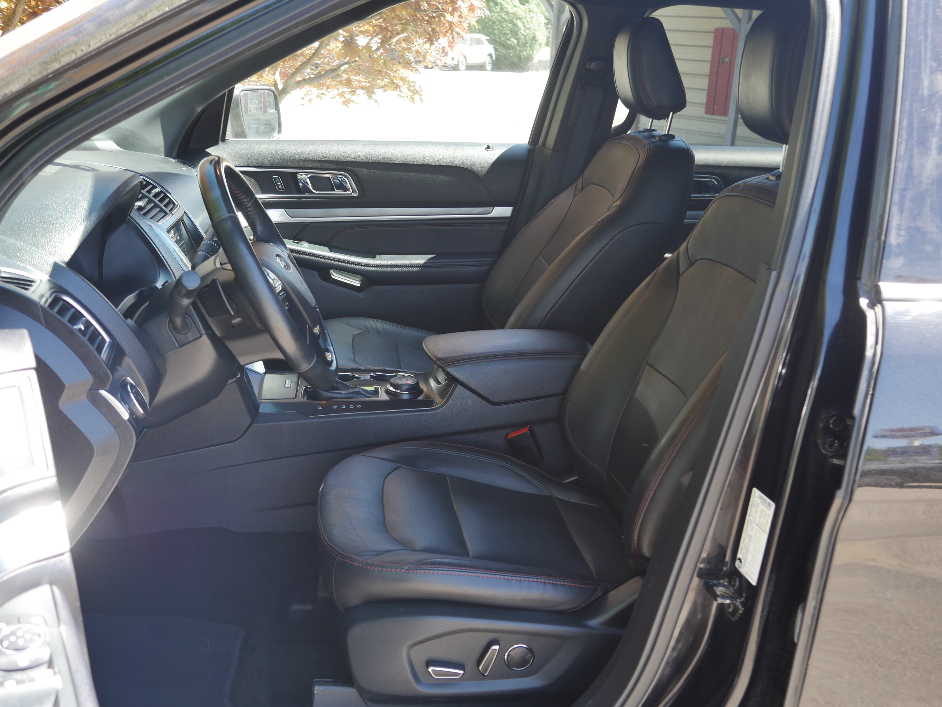 Used 2018 Ford Explorer Sport AWD/4WD image 3