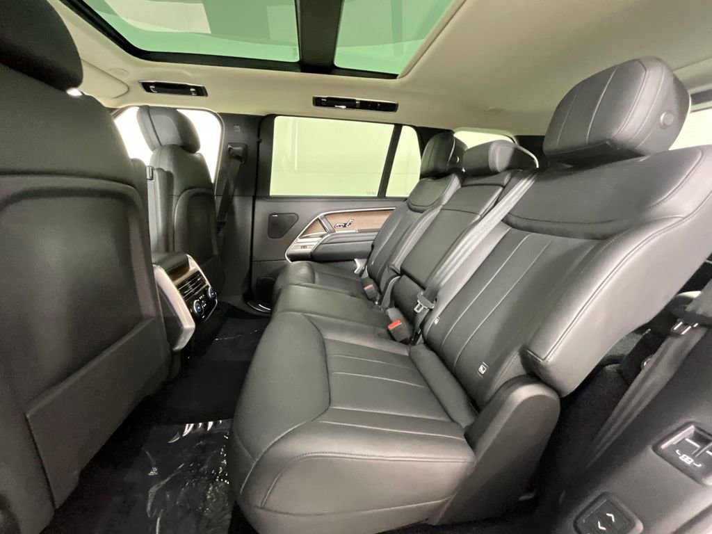 Used 2025 Land Rover Range Rover Long Wheelbase SE AWD/4WD image 26