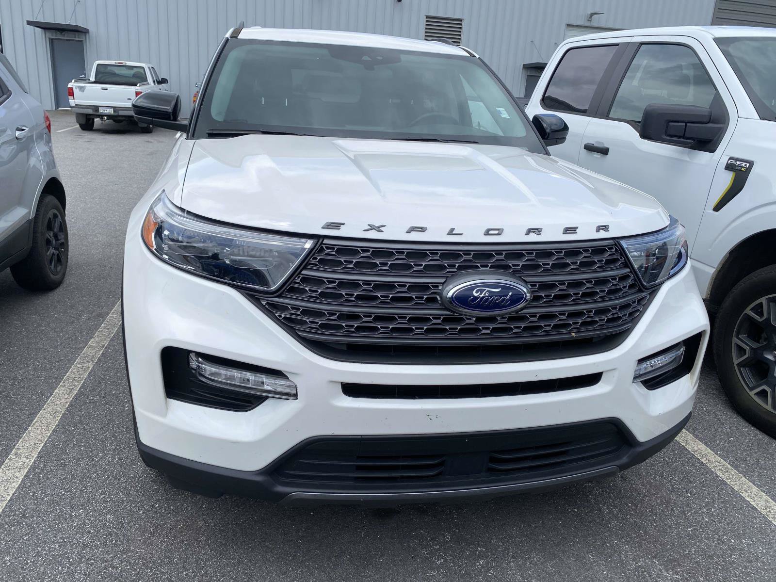 Used 2023 Ford Explorer XLT w/ Equipment Group 202A RWD image 2