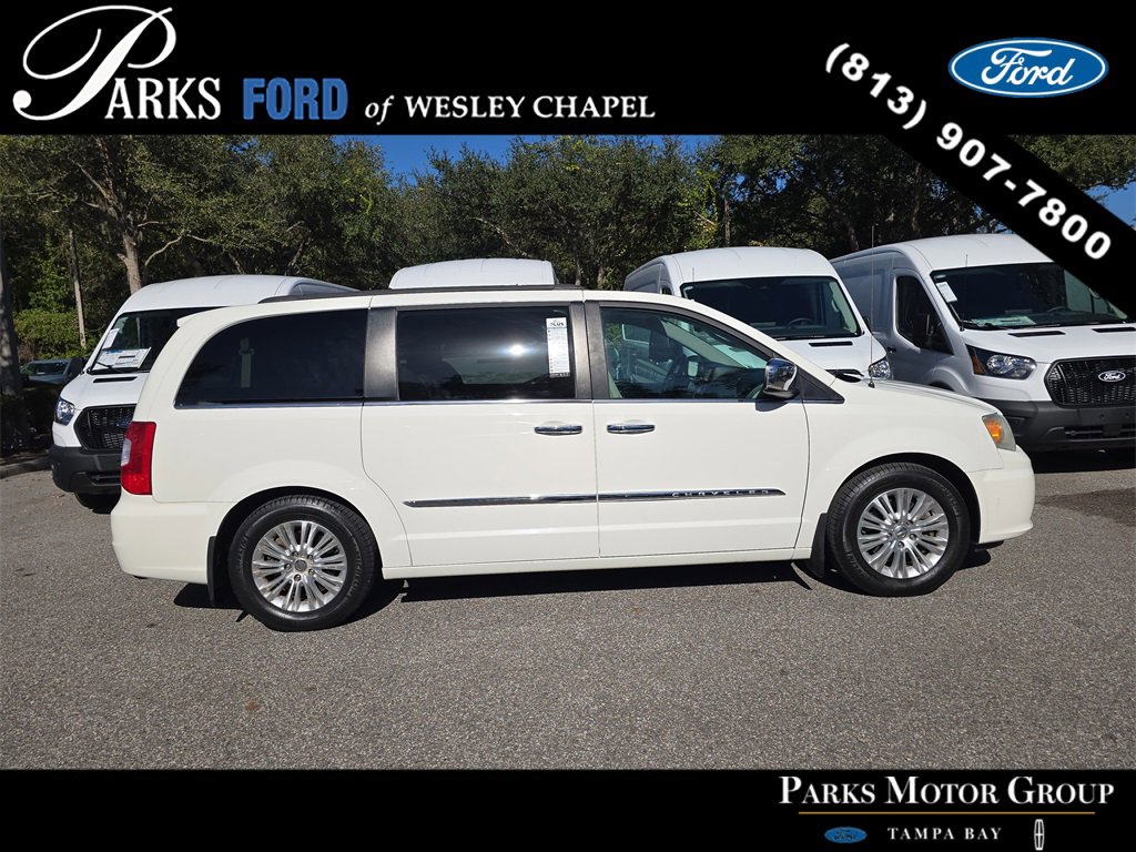 Used 2012 Chrysler Town & Country Touring-L w/ Premium Group image 3