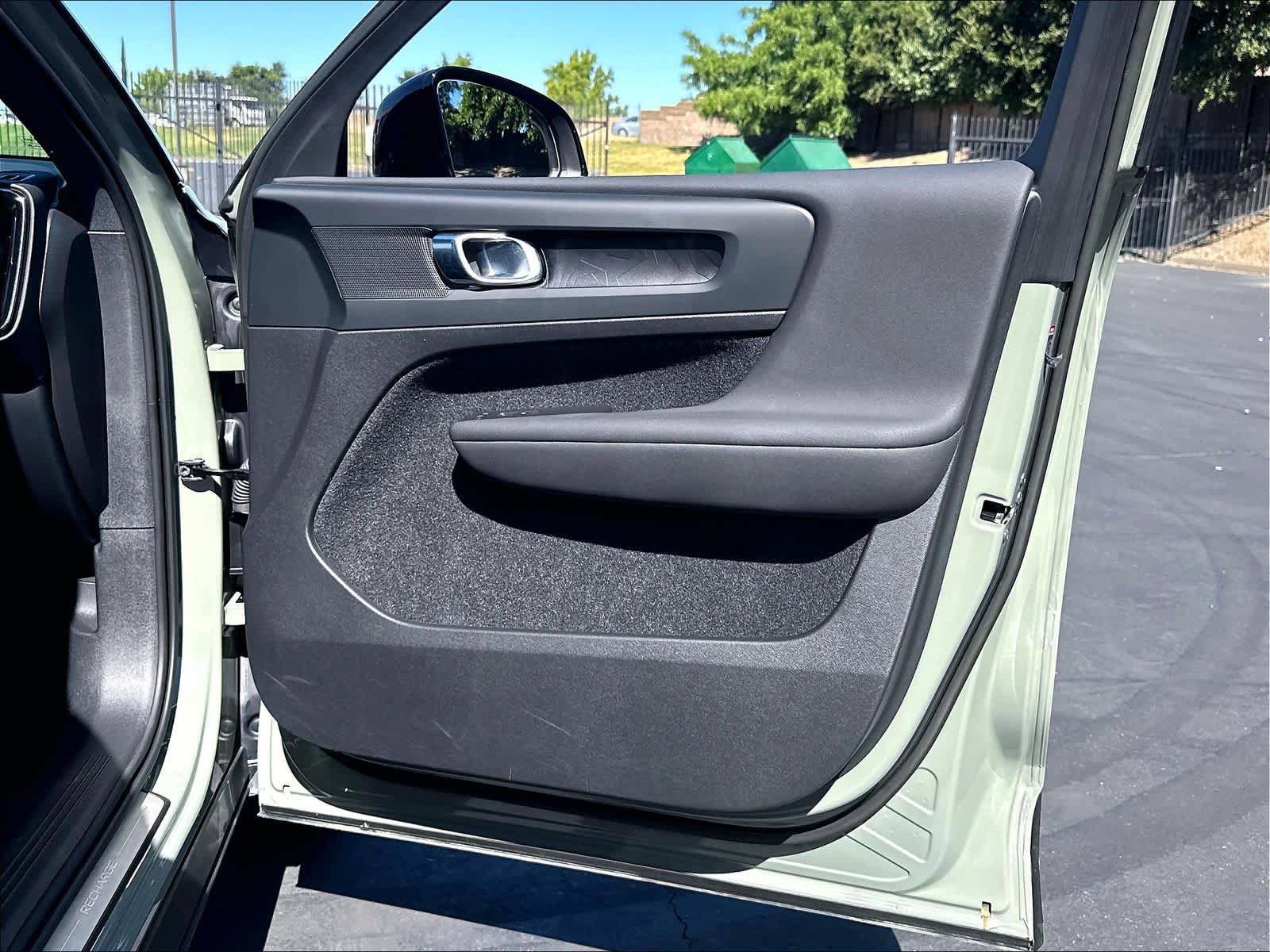 Used 2023 Volvo XC40 Recharge Plus AWD/4WD image 27