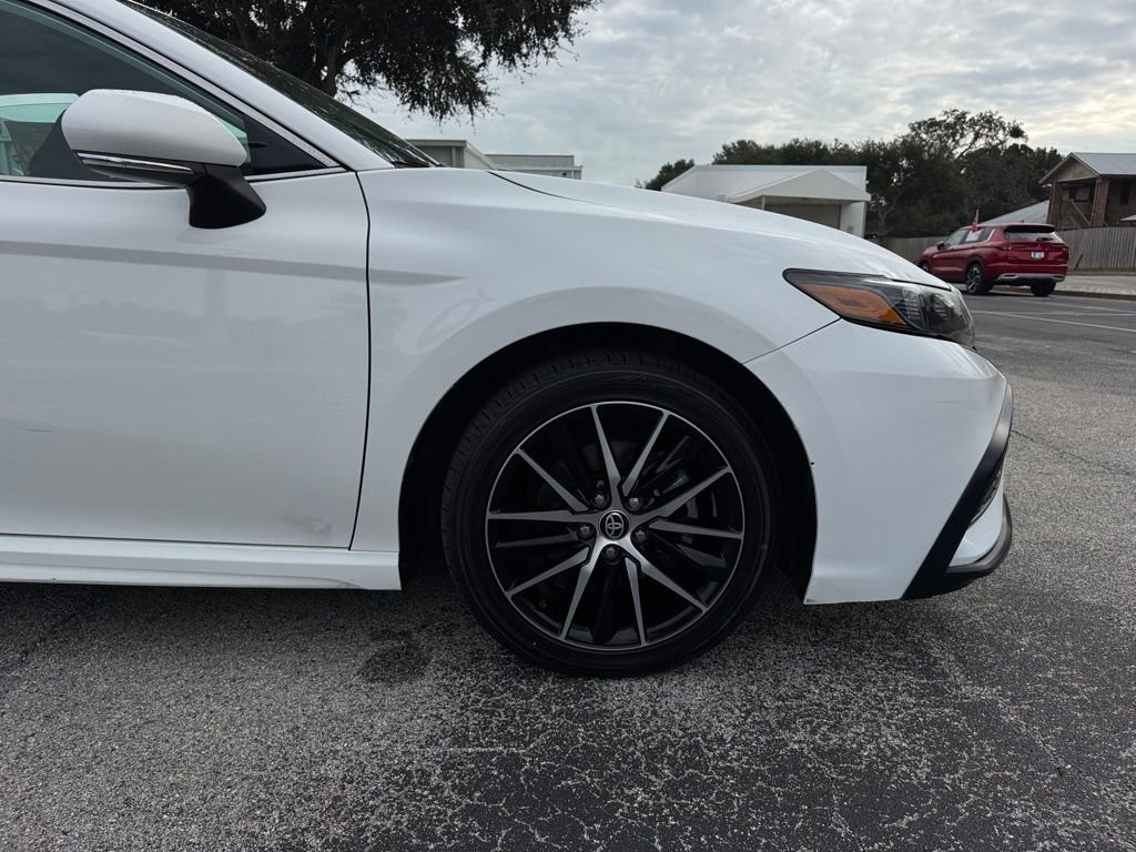 Used 2024 Toyota Camry SE image 13