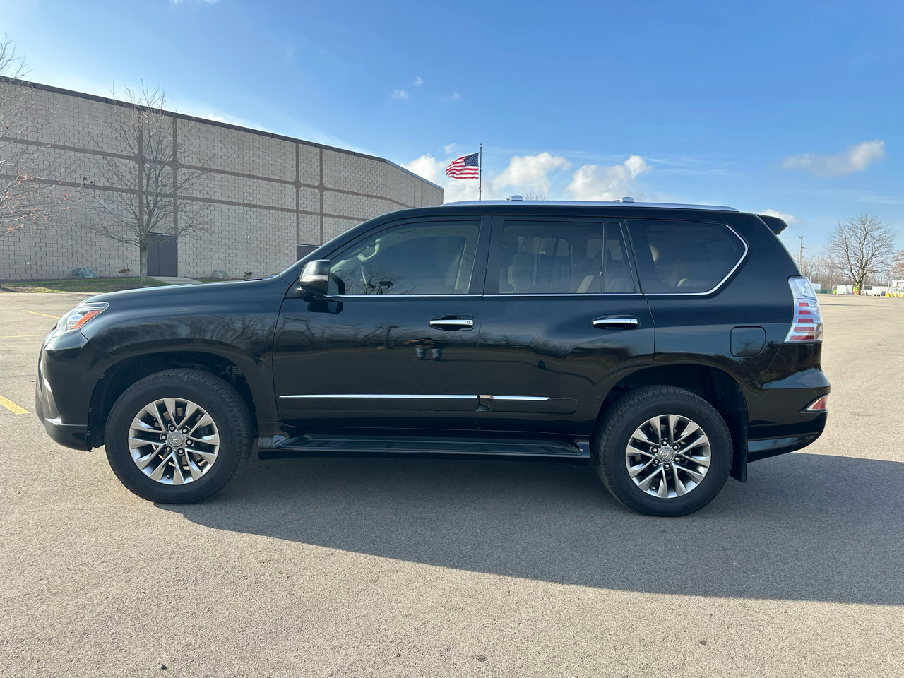 Used 2016 Lexus GX 460 Luxury image 2
