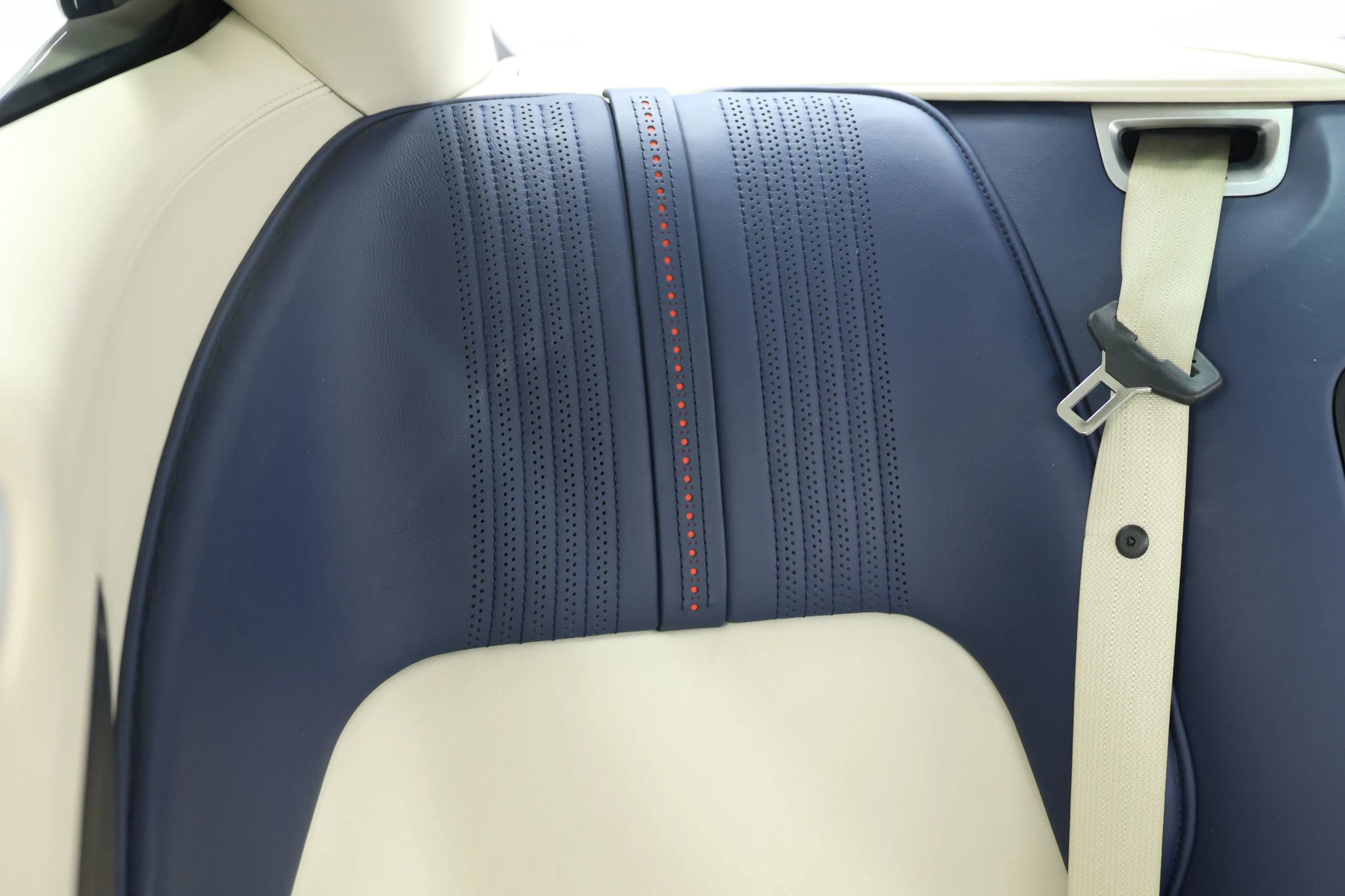 Used 2017 Aston Martin DB11 V12 image 75