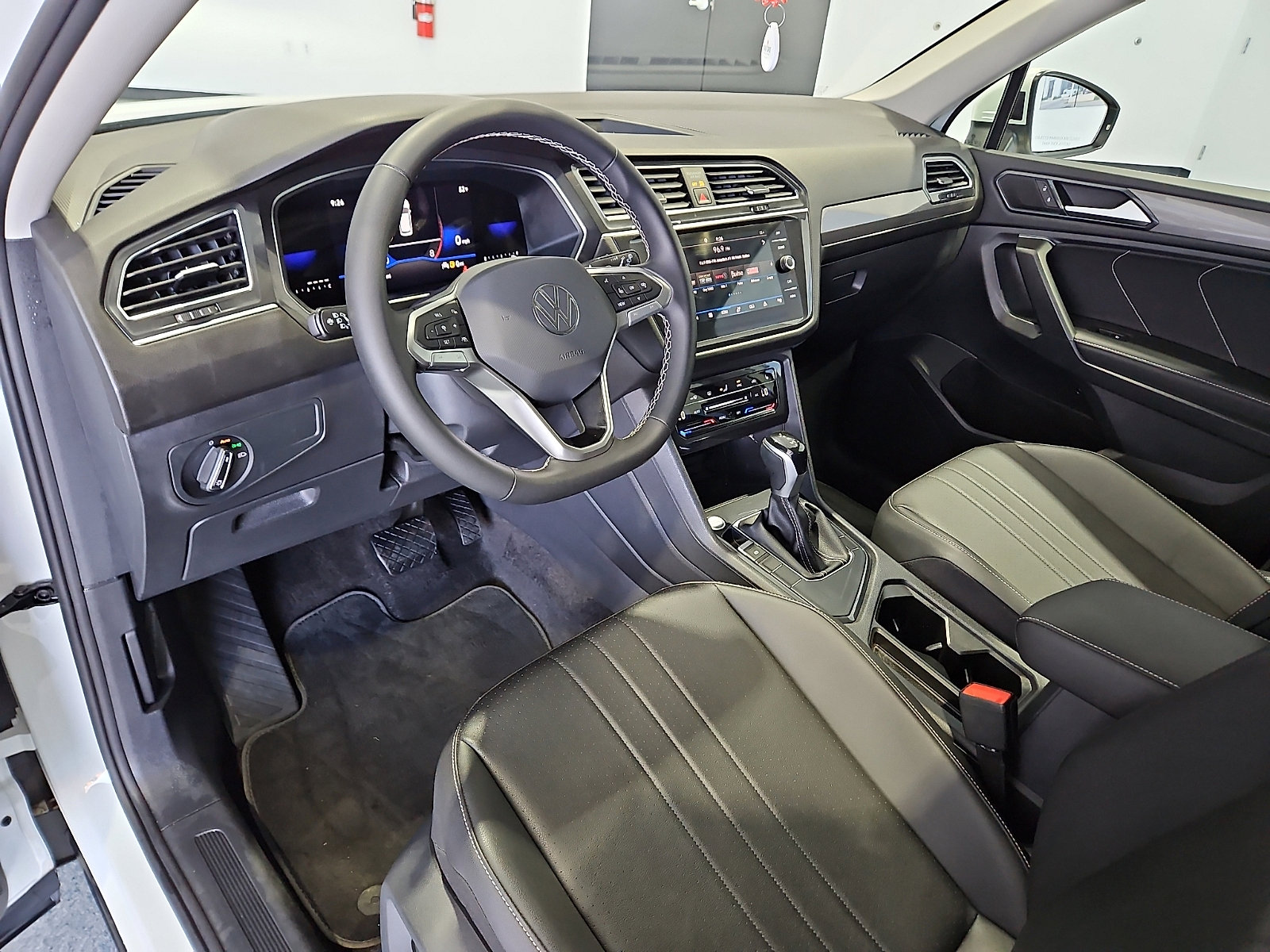Certified 2023 Volkswagen Tiguan SE image 10