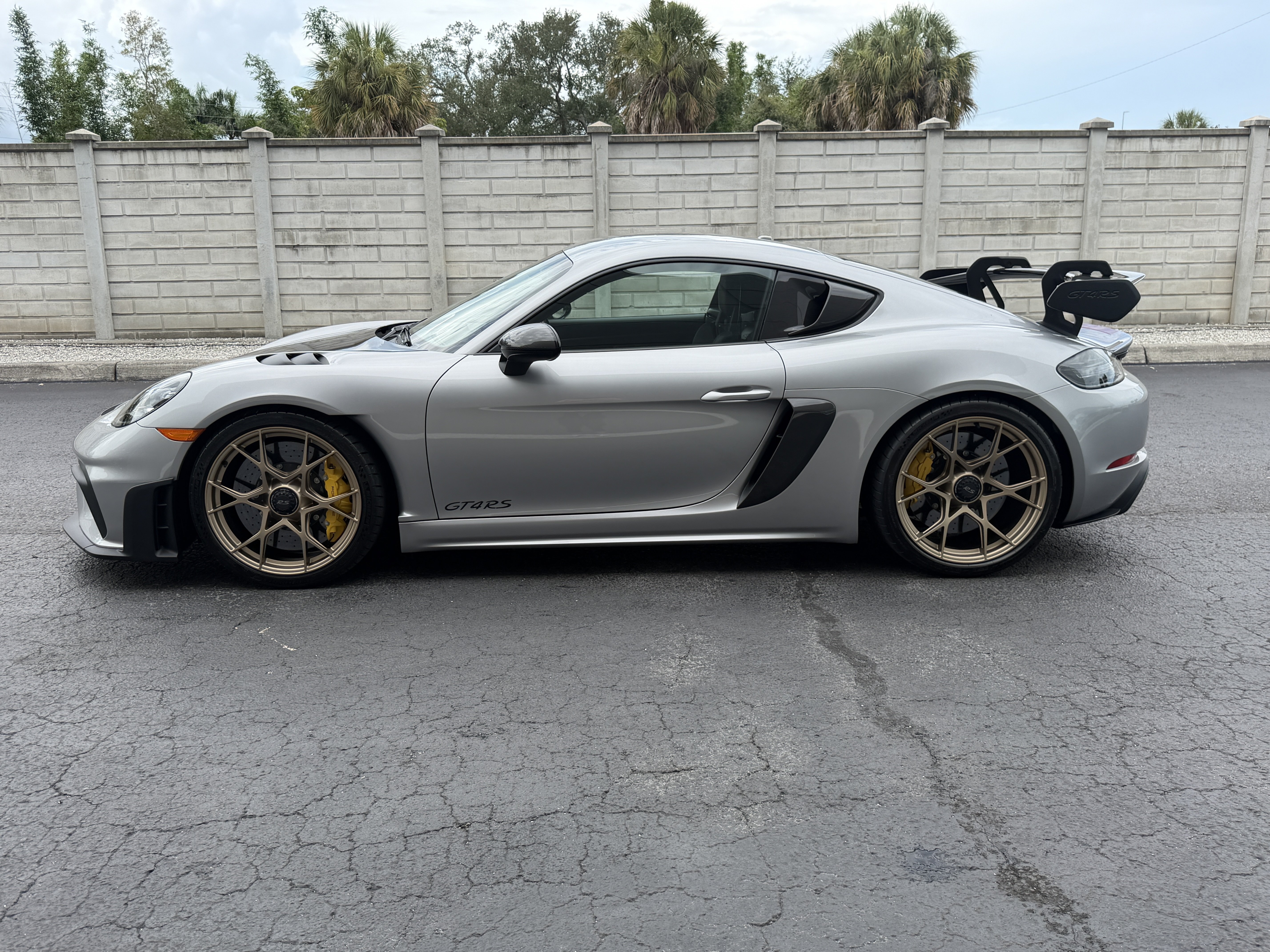 Certified 2025 Porsche 718 Cayman GT4 RS RWD image 2