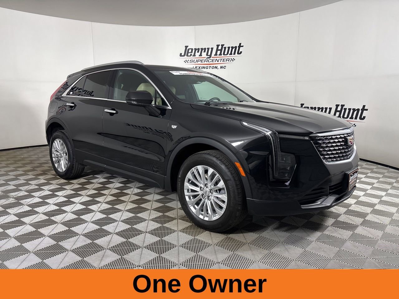 Used 2024 Cadillac XT4 Luxury w/ Cold Weather Package image 4