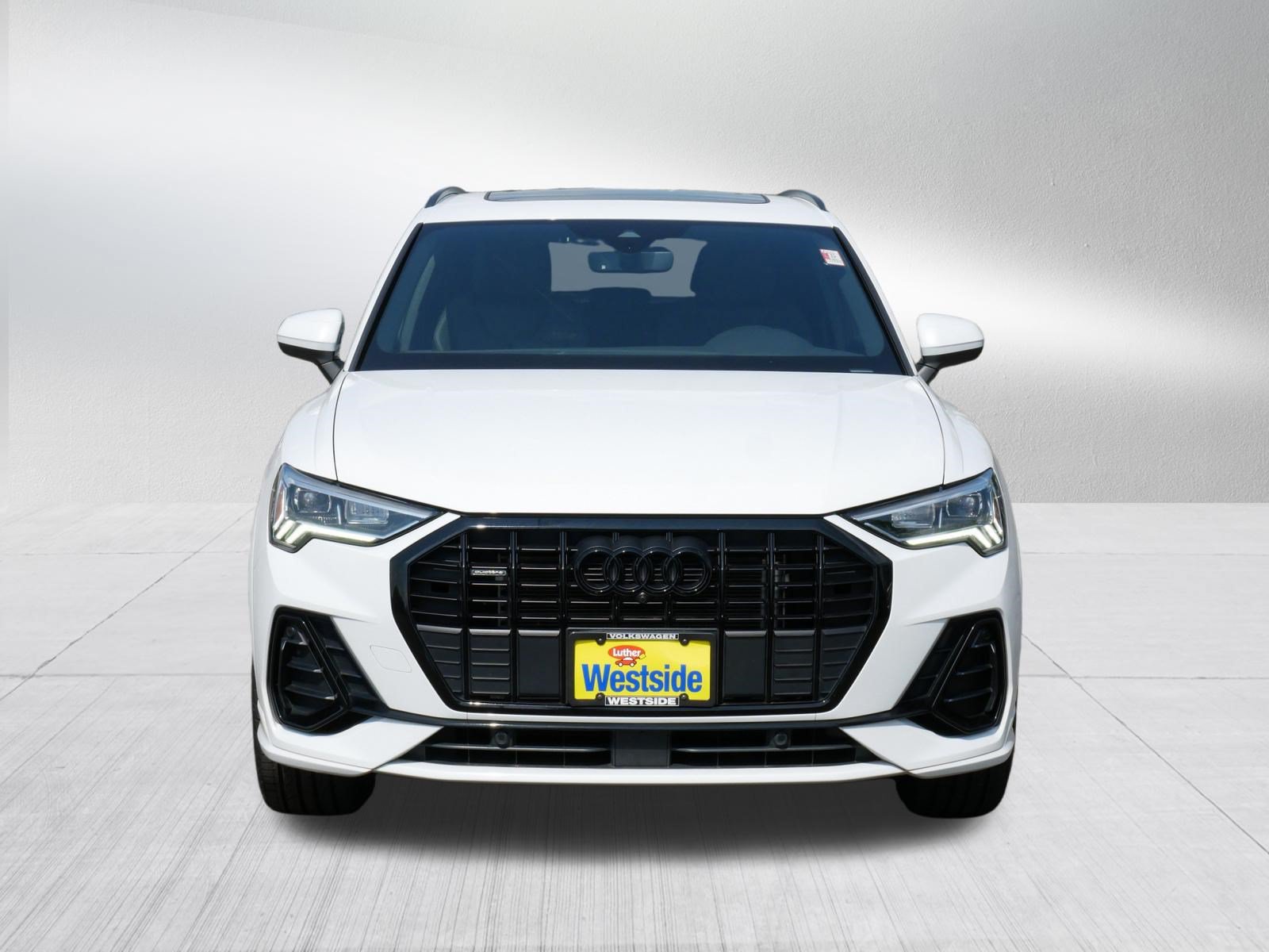 Used 2023 Audi Q3 2.0T Premium Plus w/ Premium Plus Package AWD/4WD image 2