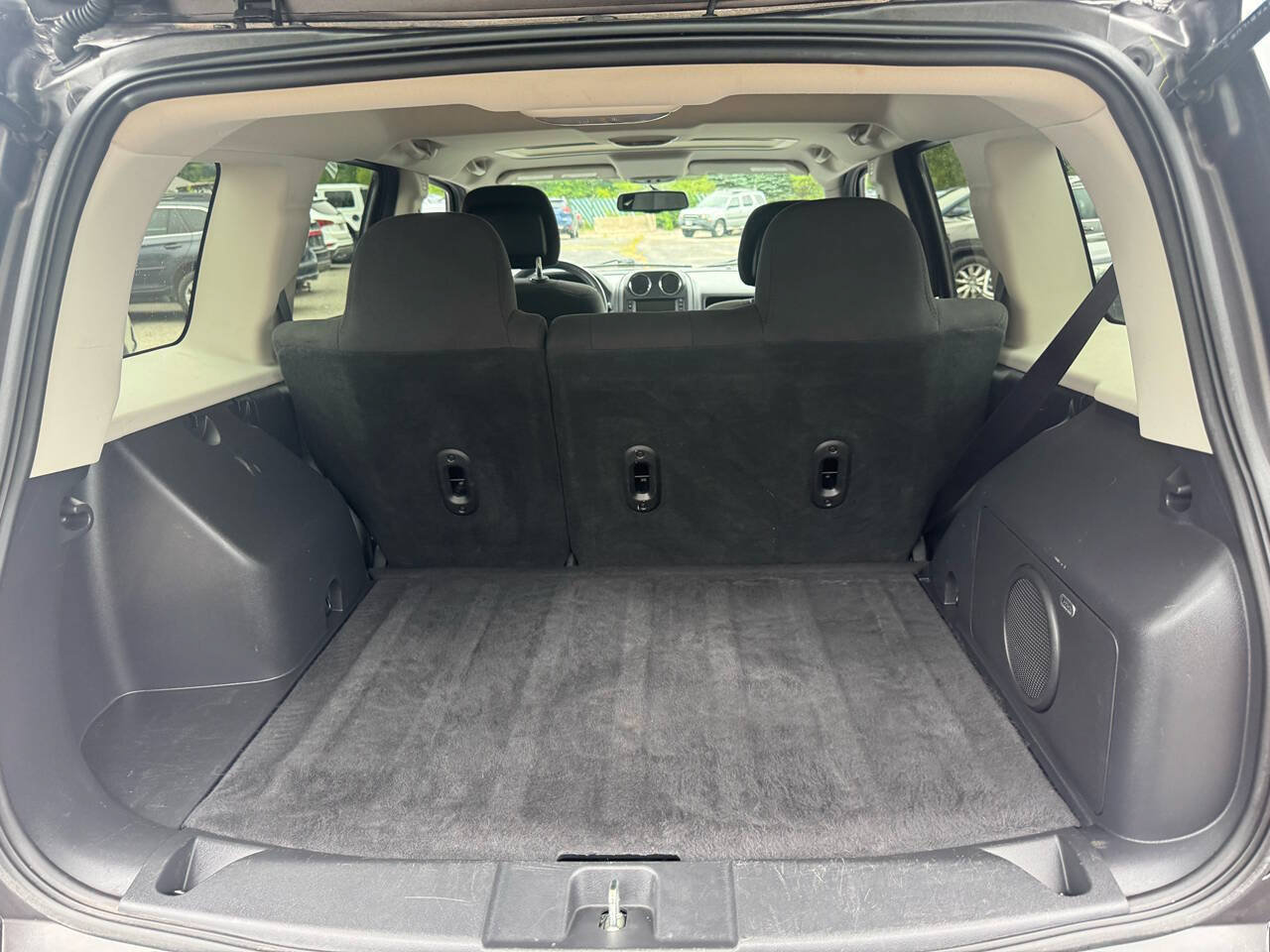Used 2017 Jeep Patriot Latitude w/ Sun/Sound Group AWD/4WD image 23