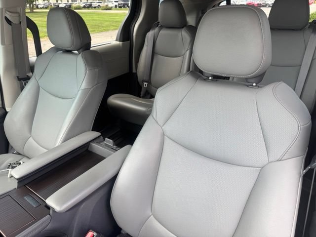 Used 2021 Toyota Sienna XLE FWD image 19