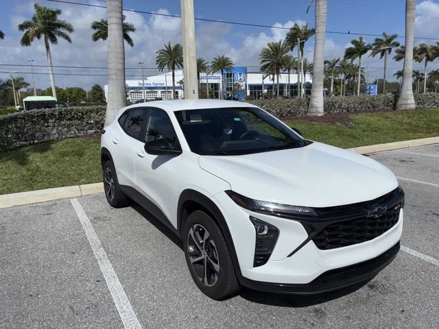 Used 2024 Chevrolet Trax RS w/ Driver Confidence Package image 1