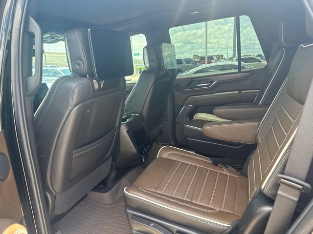 Certified 2025 GMC Yukon Denali Ultimate w/ LPO, Floor Liner Package AWD/4WD image 7