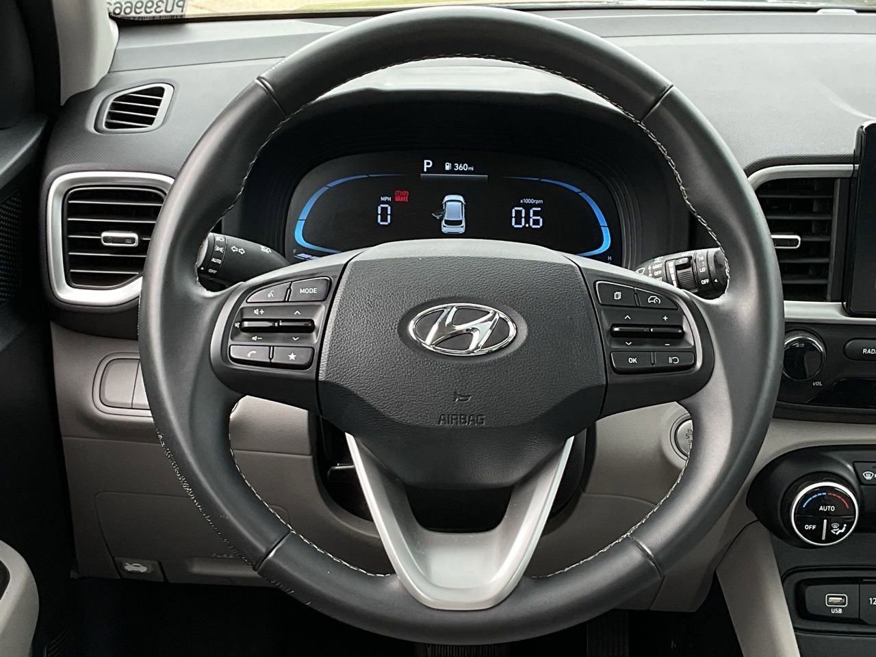 Used 2025 Hyundai Venue SEL image 23