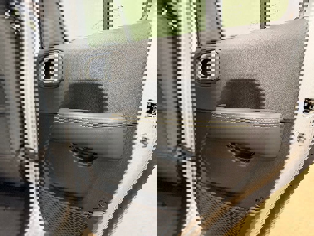 Used 2024 Jeep Wrangler Sahara w/ Technology Group AWD/4WD image 21