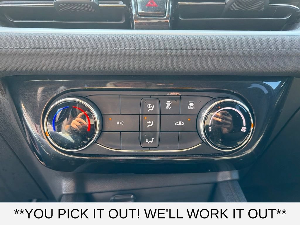 Used 2025 Chevrolet TrailBlazer LT AWD/4WD image 12