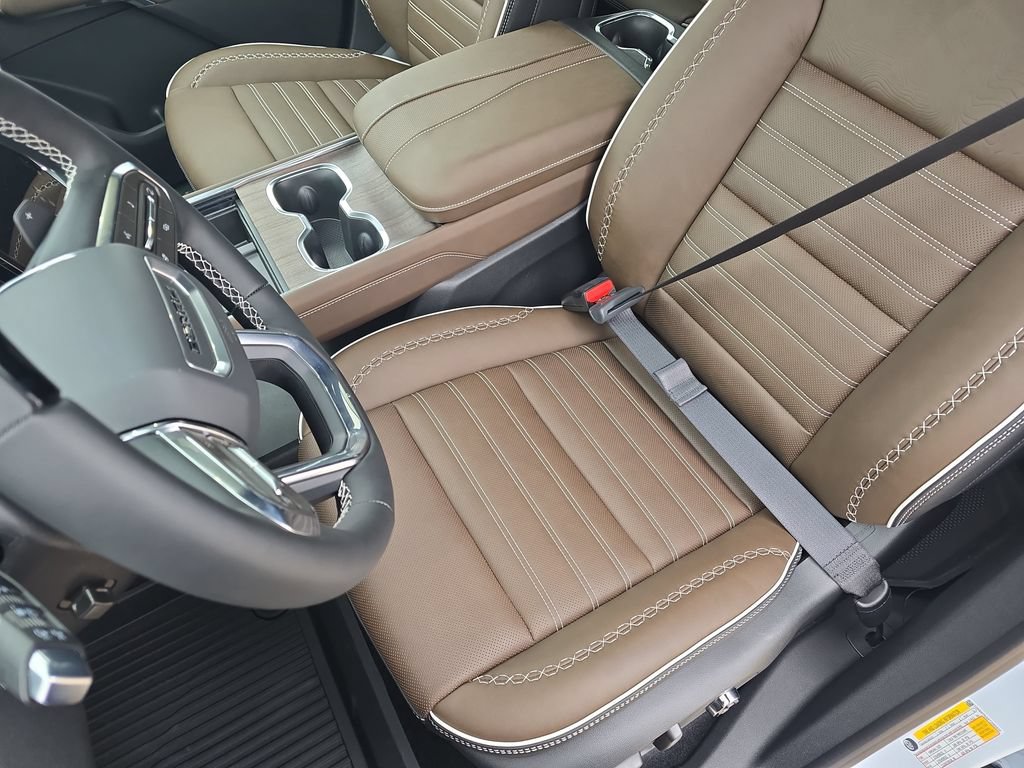 New 2026 GMC Acadia Denali Ultimate w/ LPO, Floor Liner Package AWD/4WD image 16