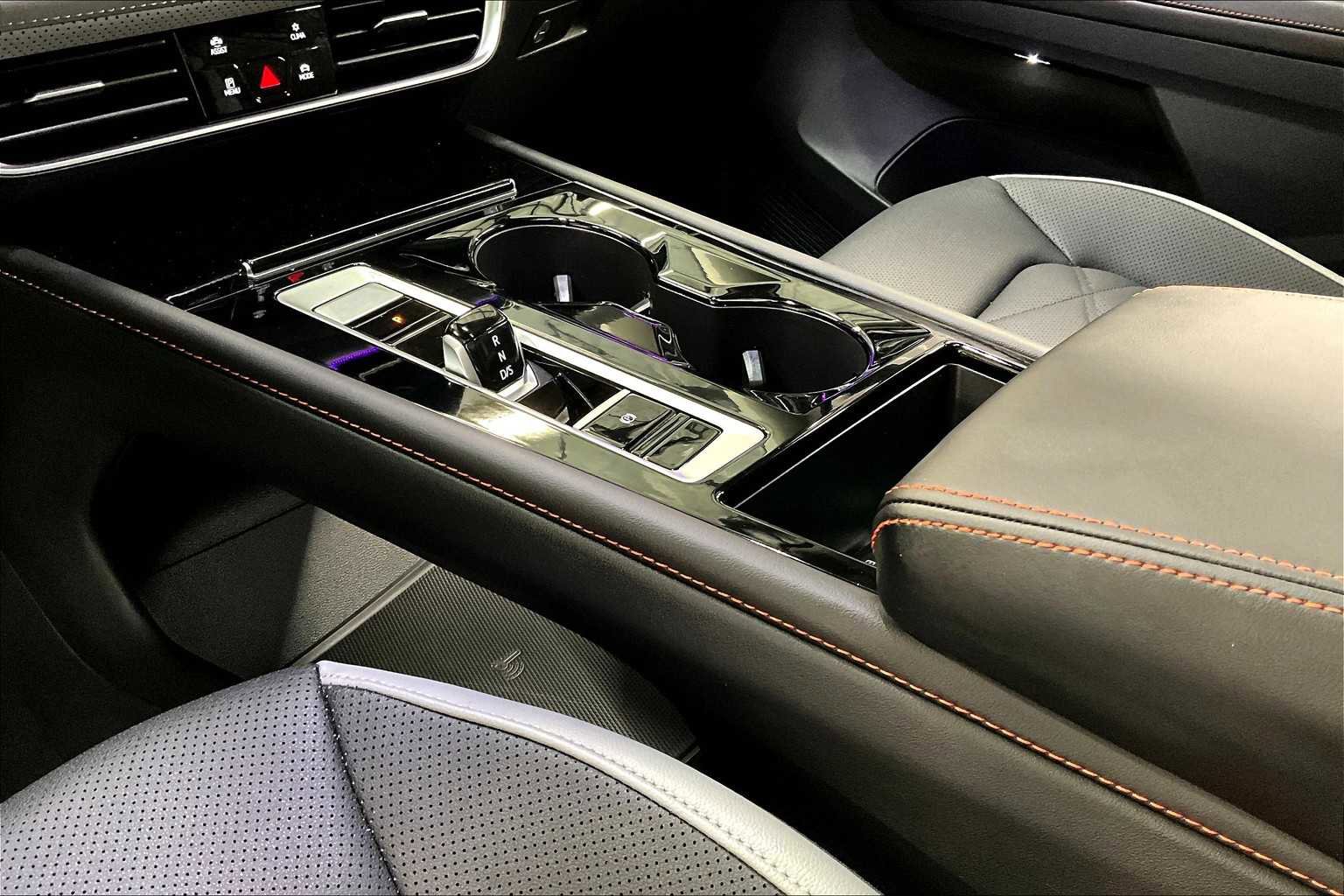 Used 2025 Volkswagen Atlas Peak Edition SE image 20