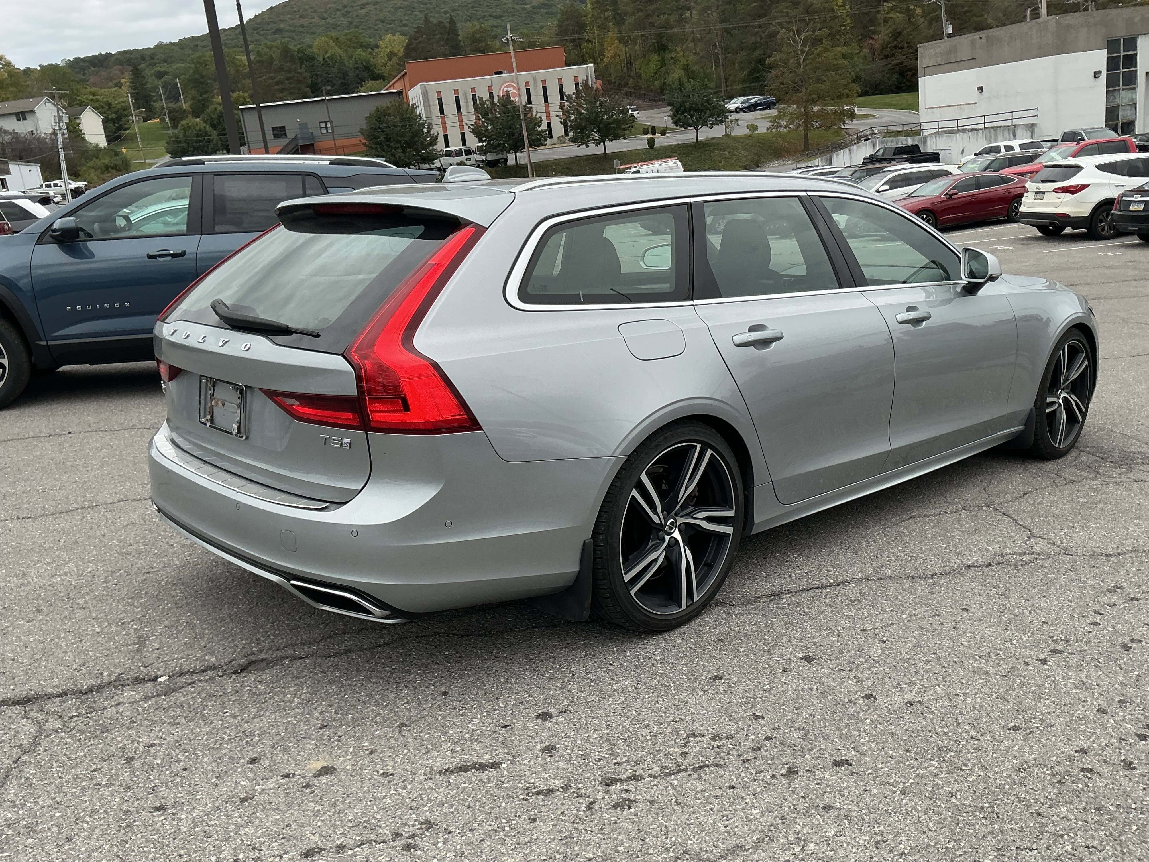 Used 2019 Volvo V90 T5 R-Design w/ Advanced Package image 3