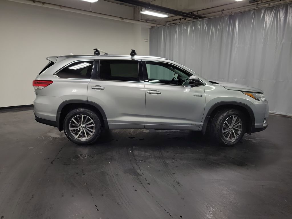 Used 2017 Toyota Highlander XLE image 9