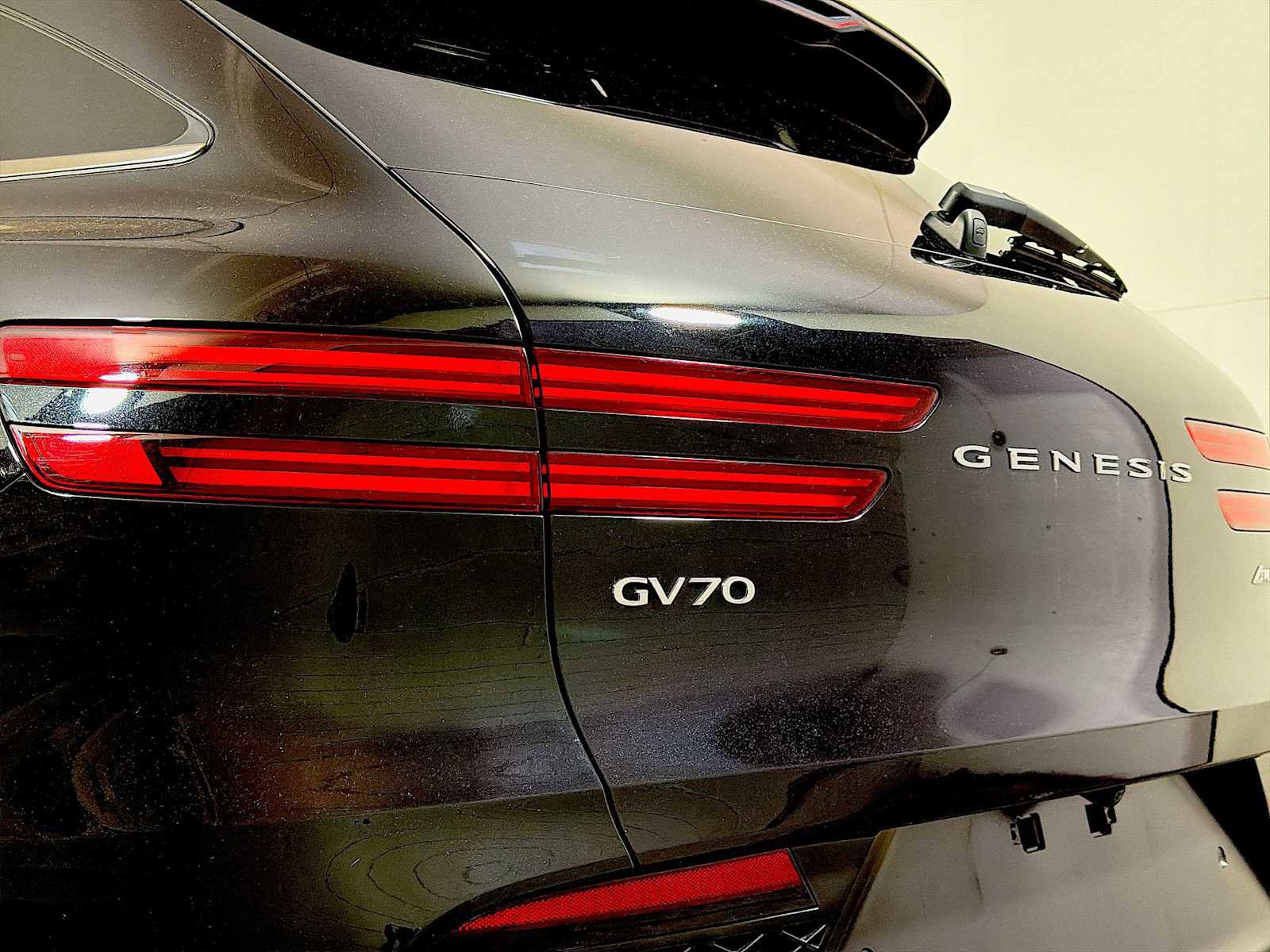 Used 2024 Genesis GV70 3.5T Sport w/ Sport Prestige Package AWD/4WD image 27