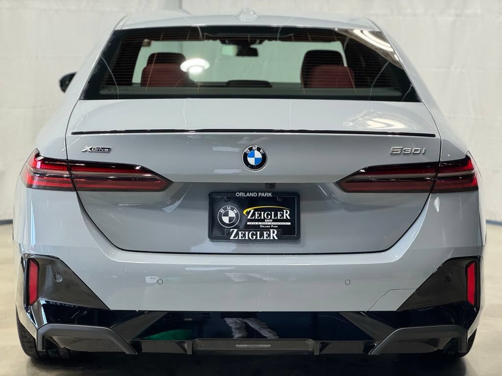 Used 2026 BMW 530i xDrive w/ M Sport Package AWD/4WD image 5