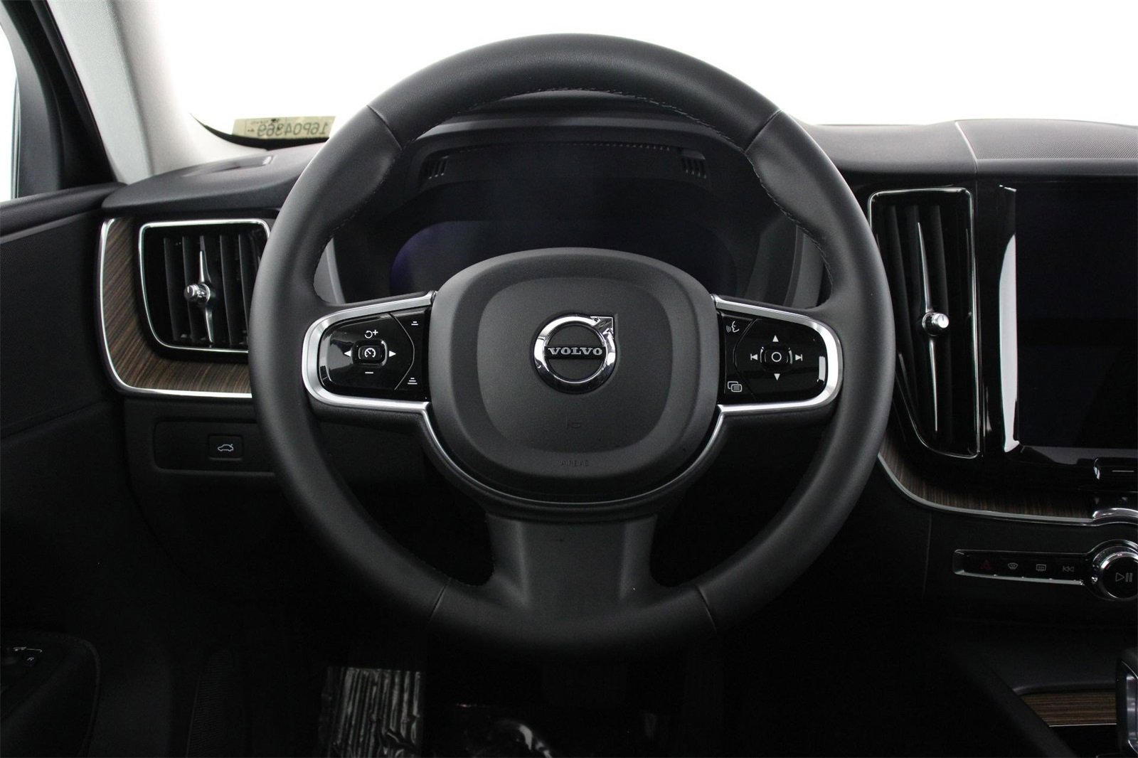 Certified 2023 Volvo XC60 B5 Plus w/ Protection Package Premier image 8