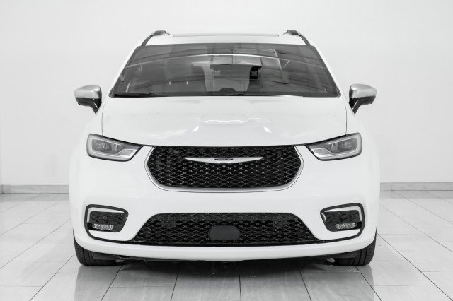 Used 2023 Chrysler Pacifica Pinnacle image 3