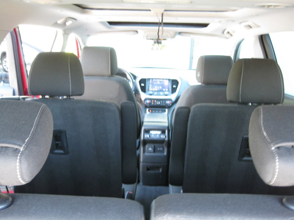Used 2020 GMC Acadia SLE w/ Driver Convenience Package FWD image 32