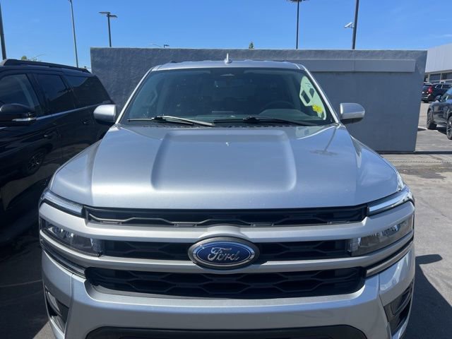 Used 2024 Ford Expedition Max XLT image 3