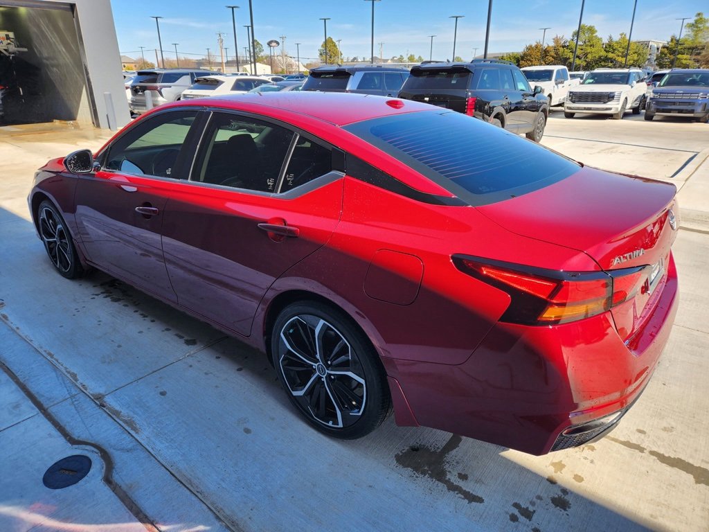 Used 2024 Nissan Altima 2.5 SR w/ SR Premium Package image 8