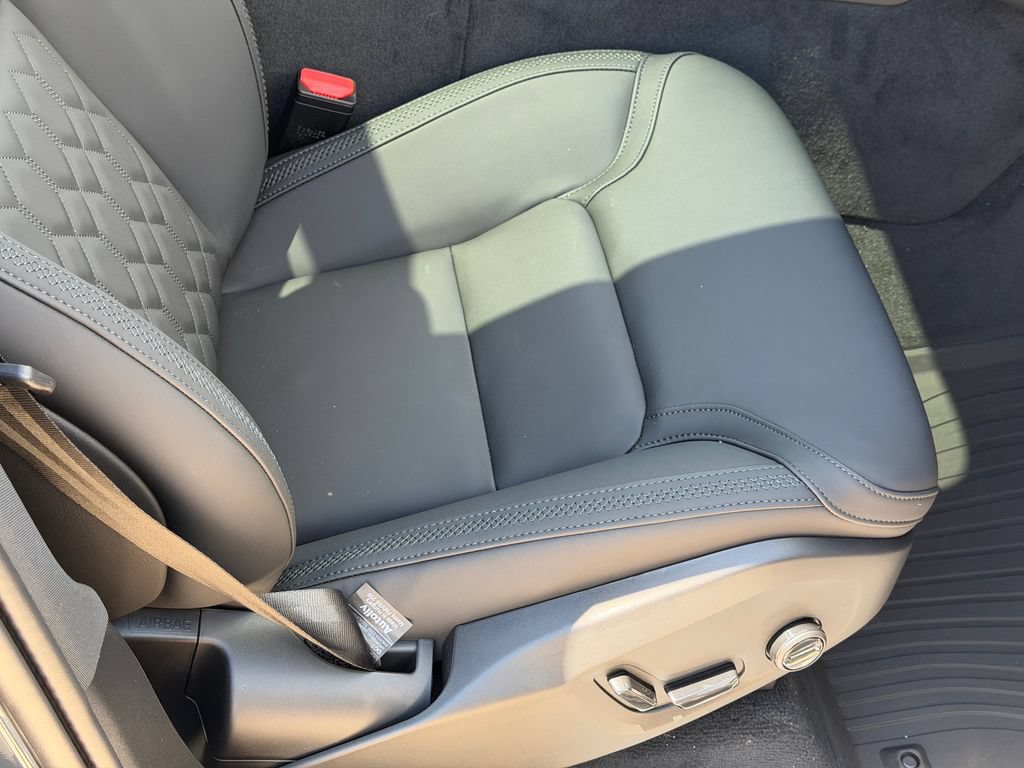 New 2026 Volvo XC90 B6 Plus w/ Protection Package Premier AWD/4WD image 8