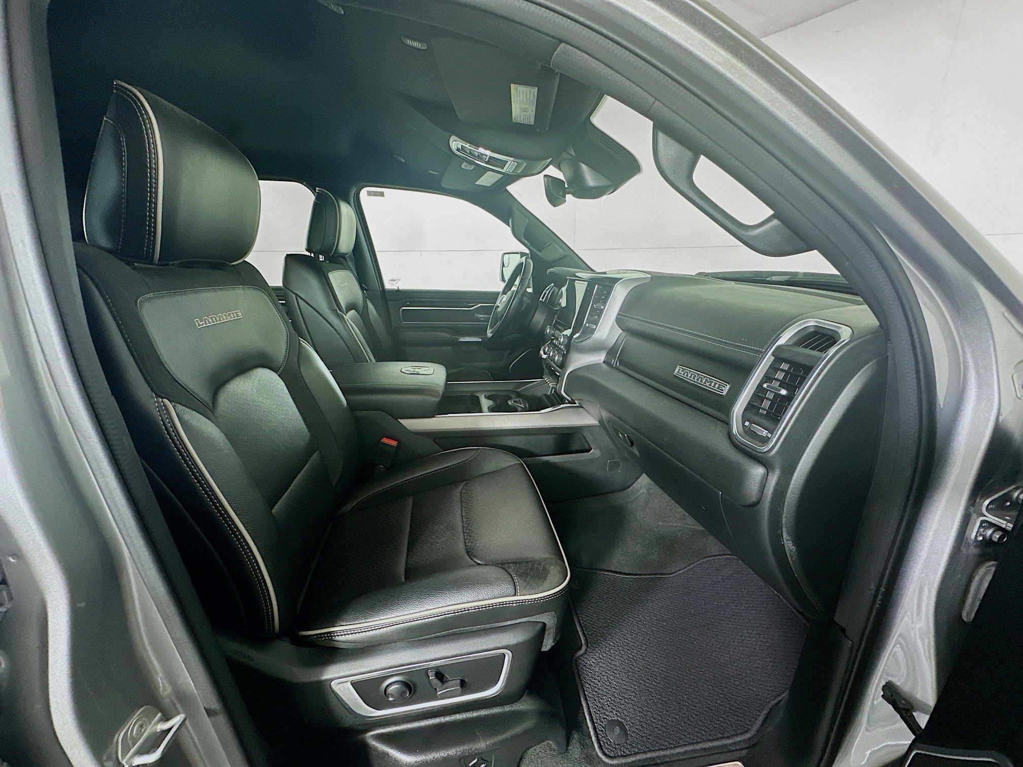 Used 2022 RAM 1500 Laramie image 32