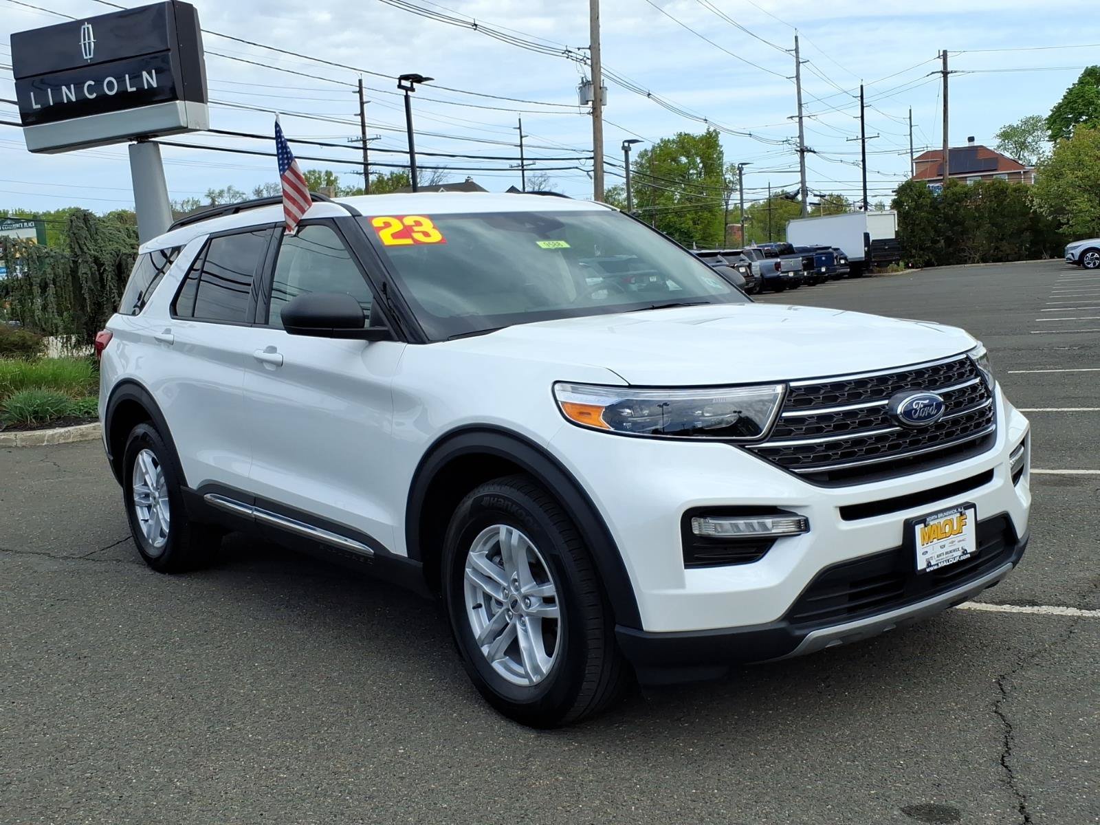 Certified 2023 Ford Explorer XLT w/ Equipment Group 202A AWD/4WD image 1