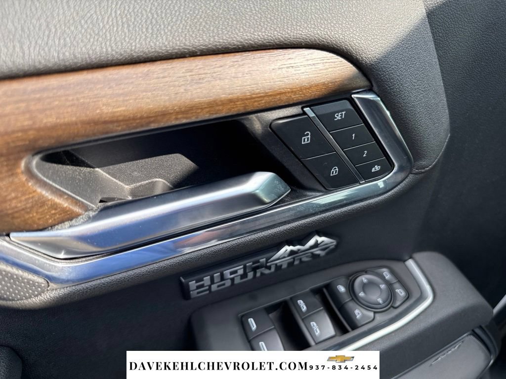 Used 2025 Chevrolet Silverado 1500 High Country w/ High Country Premium Package AWD/4WD image 10