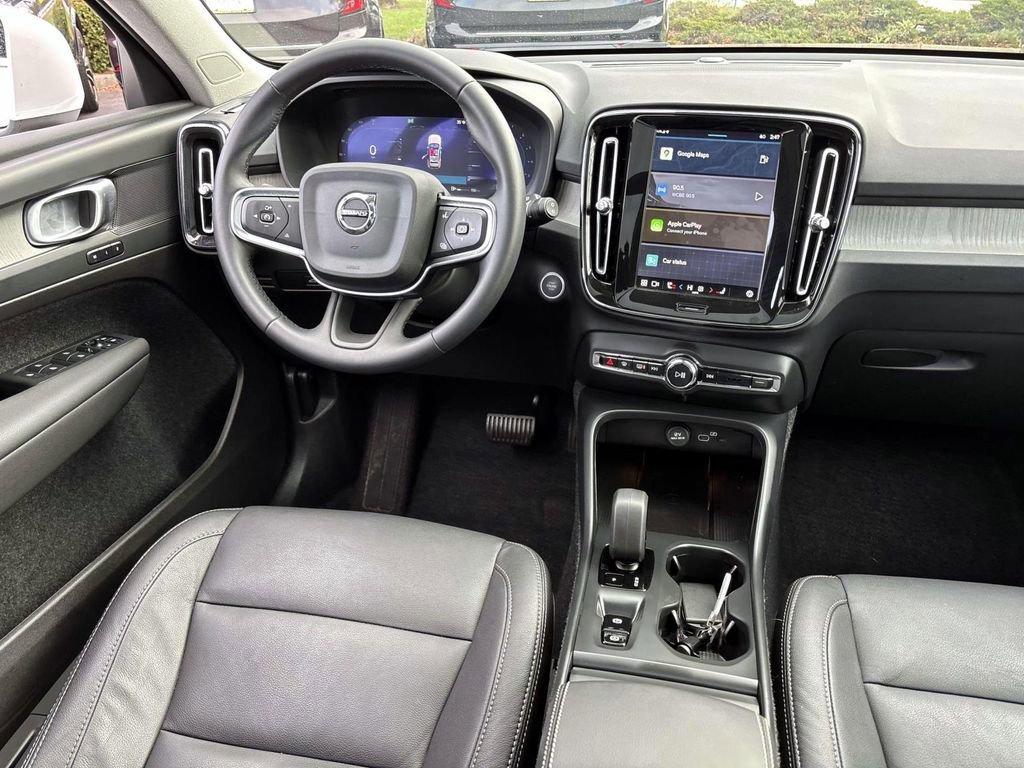 Used 2025 Volvo XC40 B5 Core w/ Protection Package Premier image 31