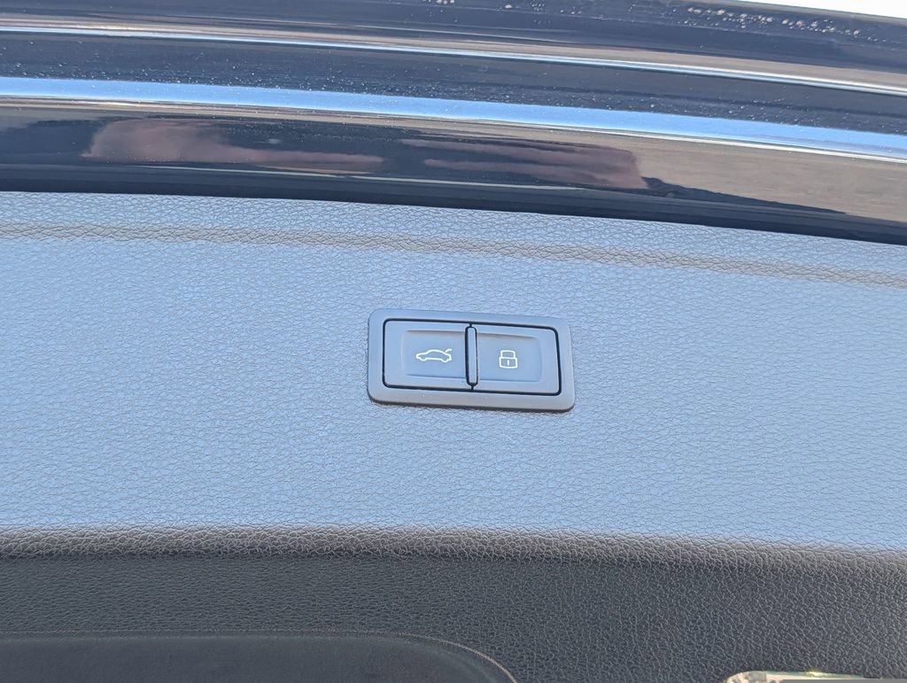 Used 2025 Audi Q5 2.0T Premium image 18