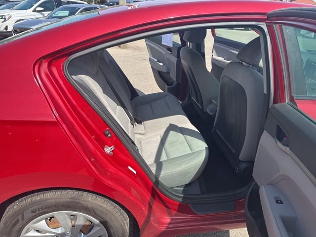 Used 2018 Hyundai Elantra SE FWD image 11