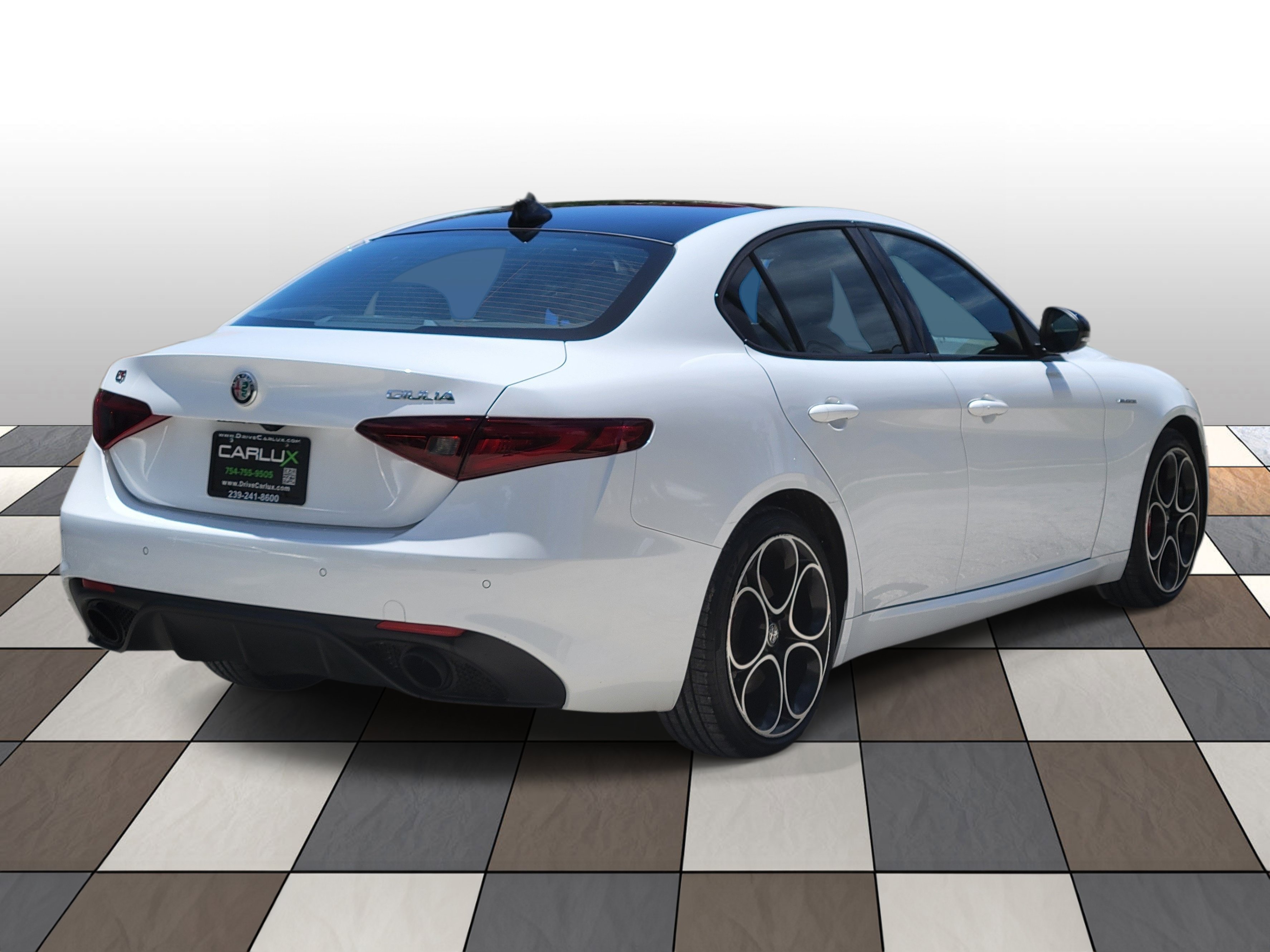 Used 2023 Alfa Romeo Giulia Veloce AWD/4WD image 4