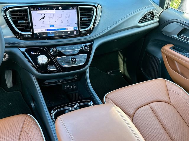 Used 2025 Chrysler Pacifica Pinnacle image 25