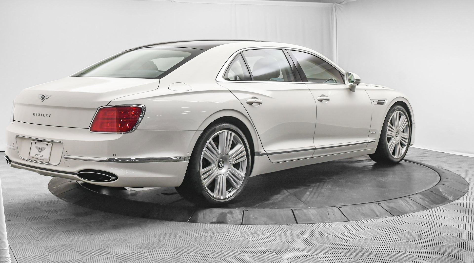 New 2026 Bentley Flying Spur Plug-In Hybrid image 13