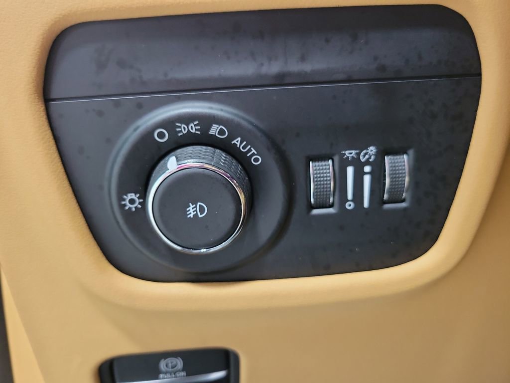 Used 2022 Jeep Grand Cherokee Summit AWD/4WD image 38