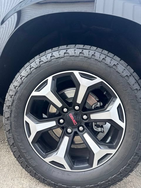Used 2025 GMC Yukon XL AT4 w/ AT4 Premium Package AWD/4WD image 10