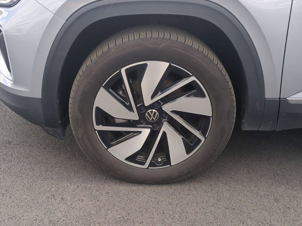 Used 2025 Volkswagen Atlas SEL AWD/4WD image 30