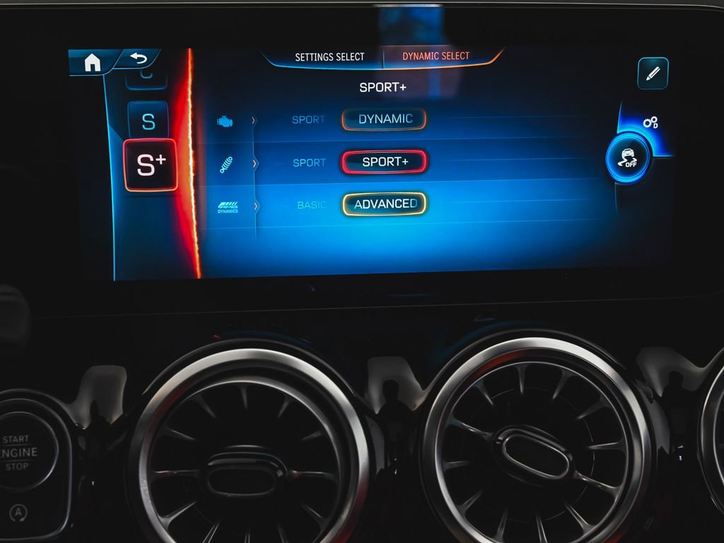 Used 2024 Mercedes-Benz GLA 35 AMG 4MATIC image 22