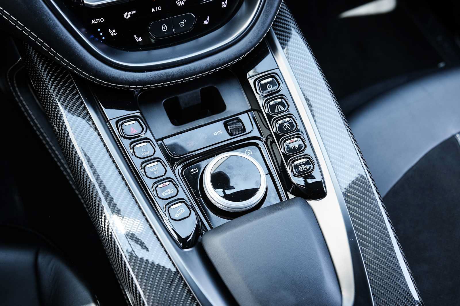Used 2023 Aston Martin DBX AWD/4WD image 43