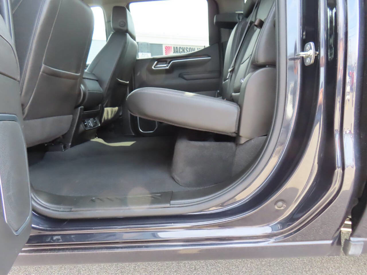 Used 2025 GMC Sierra 1500 SLT AWD/4WD image 13