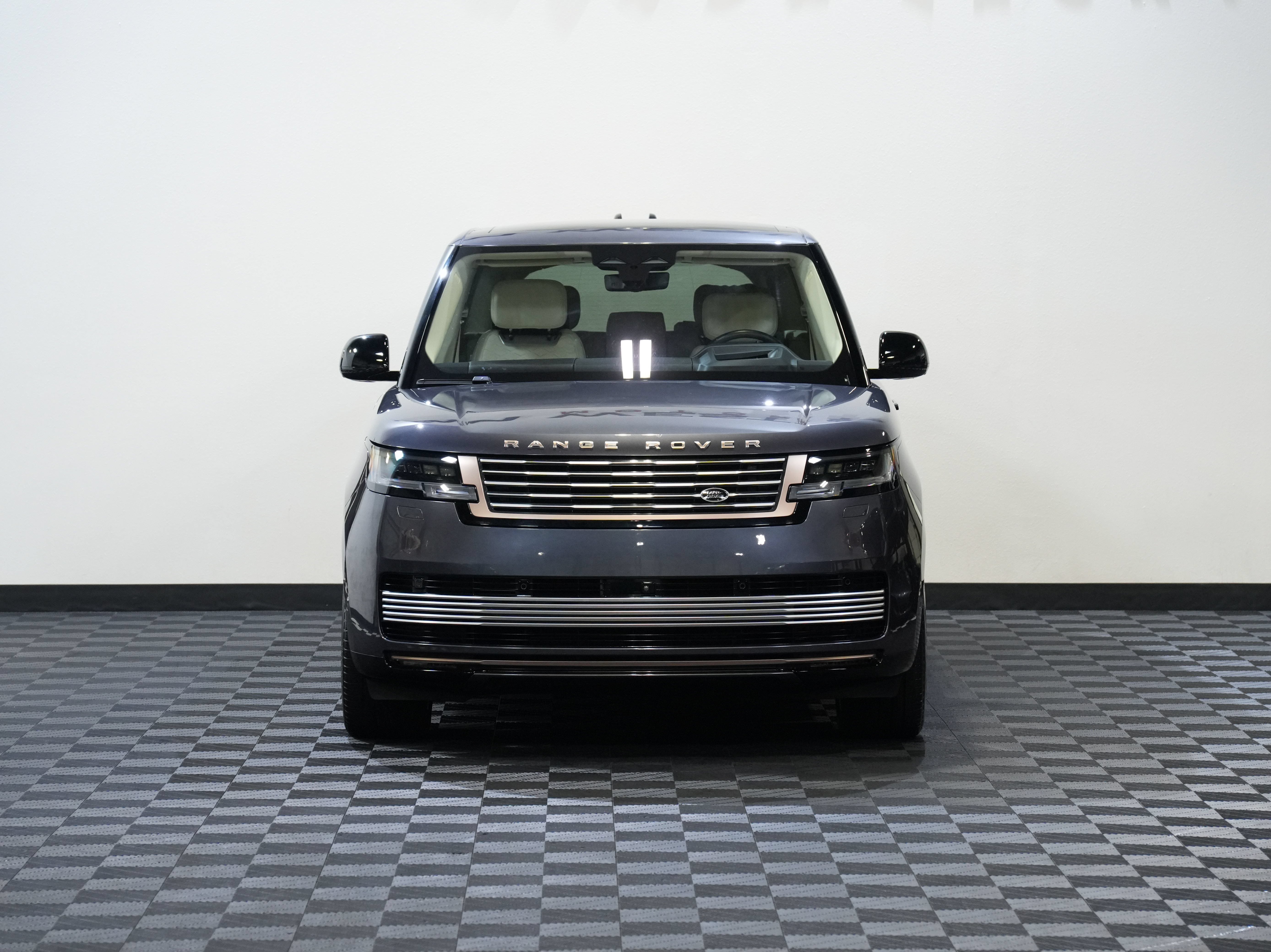 Used 2023 Land Rover Range Rover SV AWD/4WD image 4