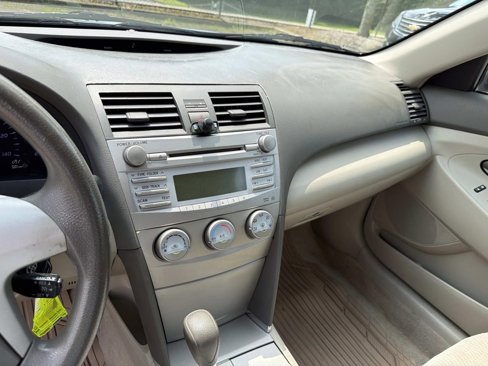 Used 2010 Toyota Camry LE FWD image 28