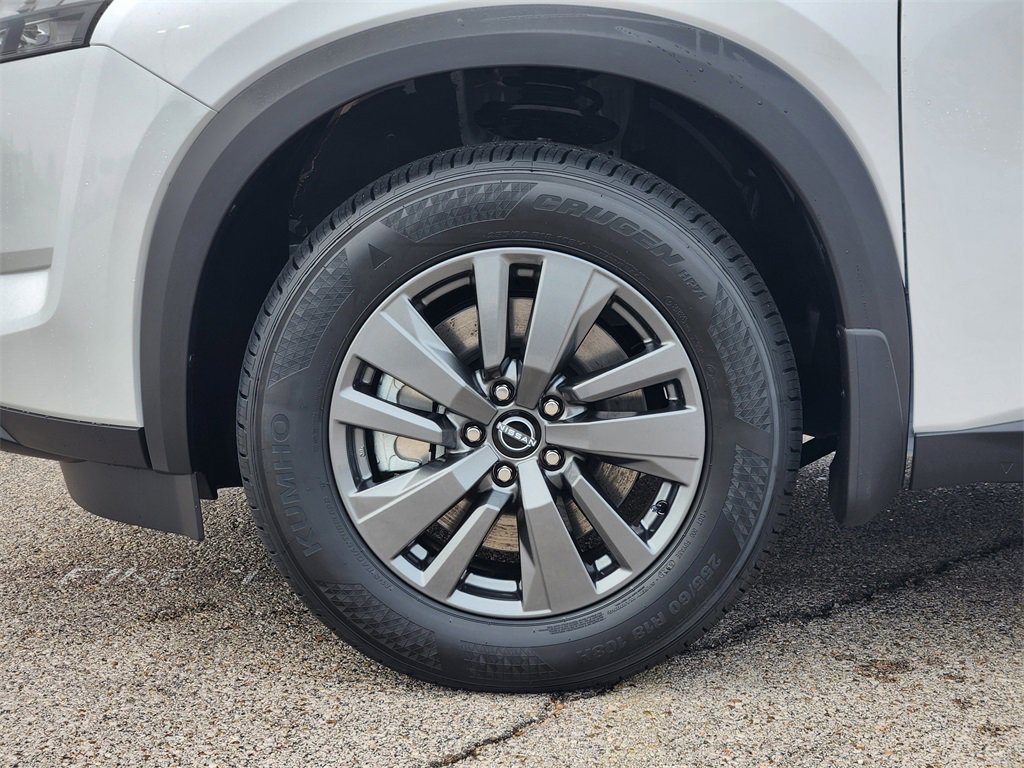 New 2025 Nissan Pathfinder SV image 7