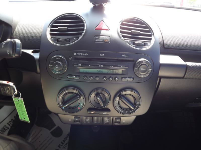 Used 2010 Volkswagen Beetle Convertible FWD image 20